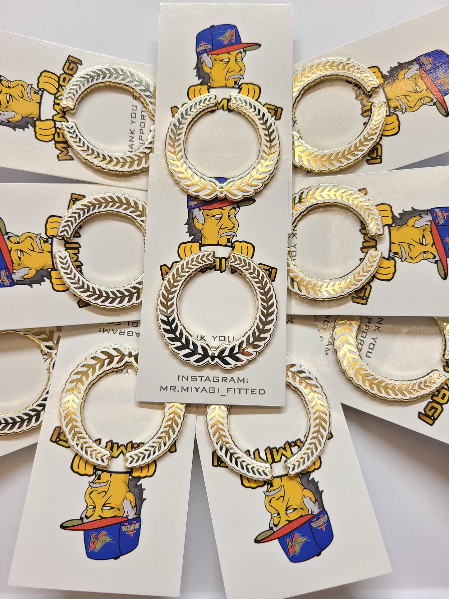 Crown Pin – Gold